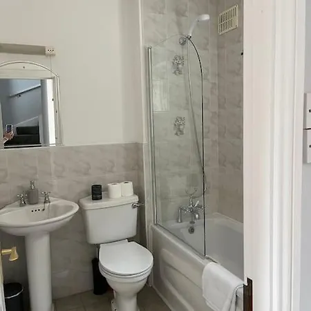 5-bedroom City Centre Townhouse On The Long Walk Ferienhaus Galway