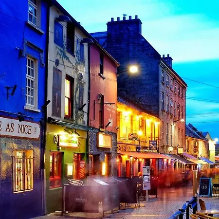 5-bedroom City Centre Townhouse On The Long Walk Ferienhaus Galway
